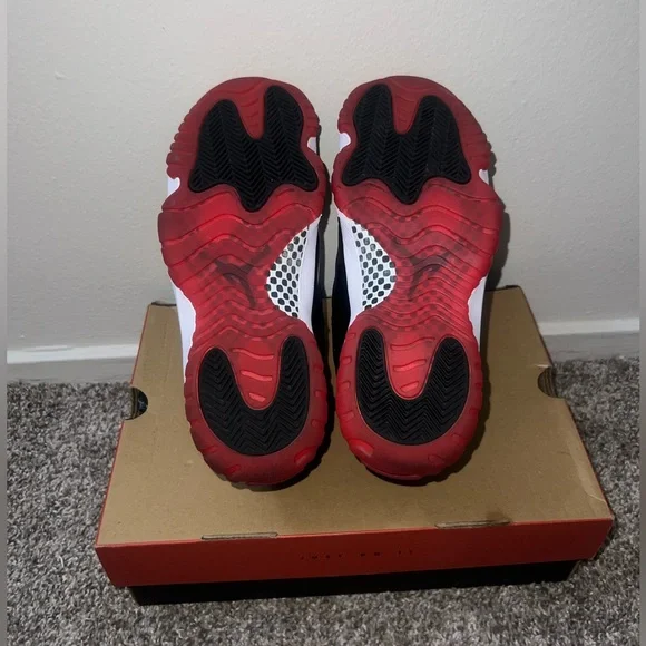 Air Jordan 11 Retro Bred - Picture 6 of 10
